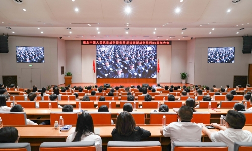 热血沸腾丨3377体育全网人齐上爱国课，，，，，，，，共观阅兵盛典